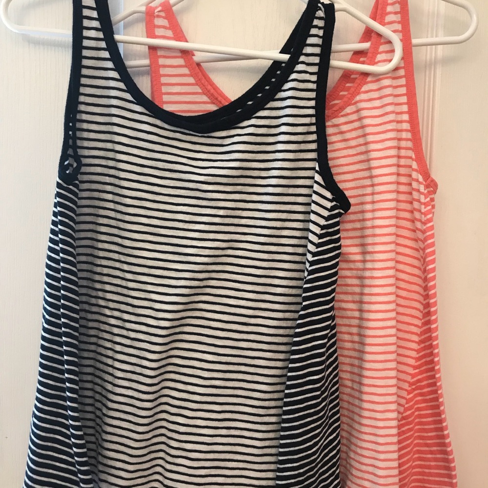 2 Crown & Ivy tanks